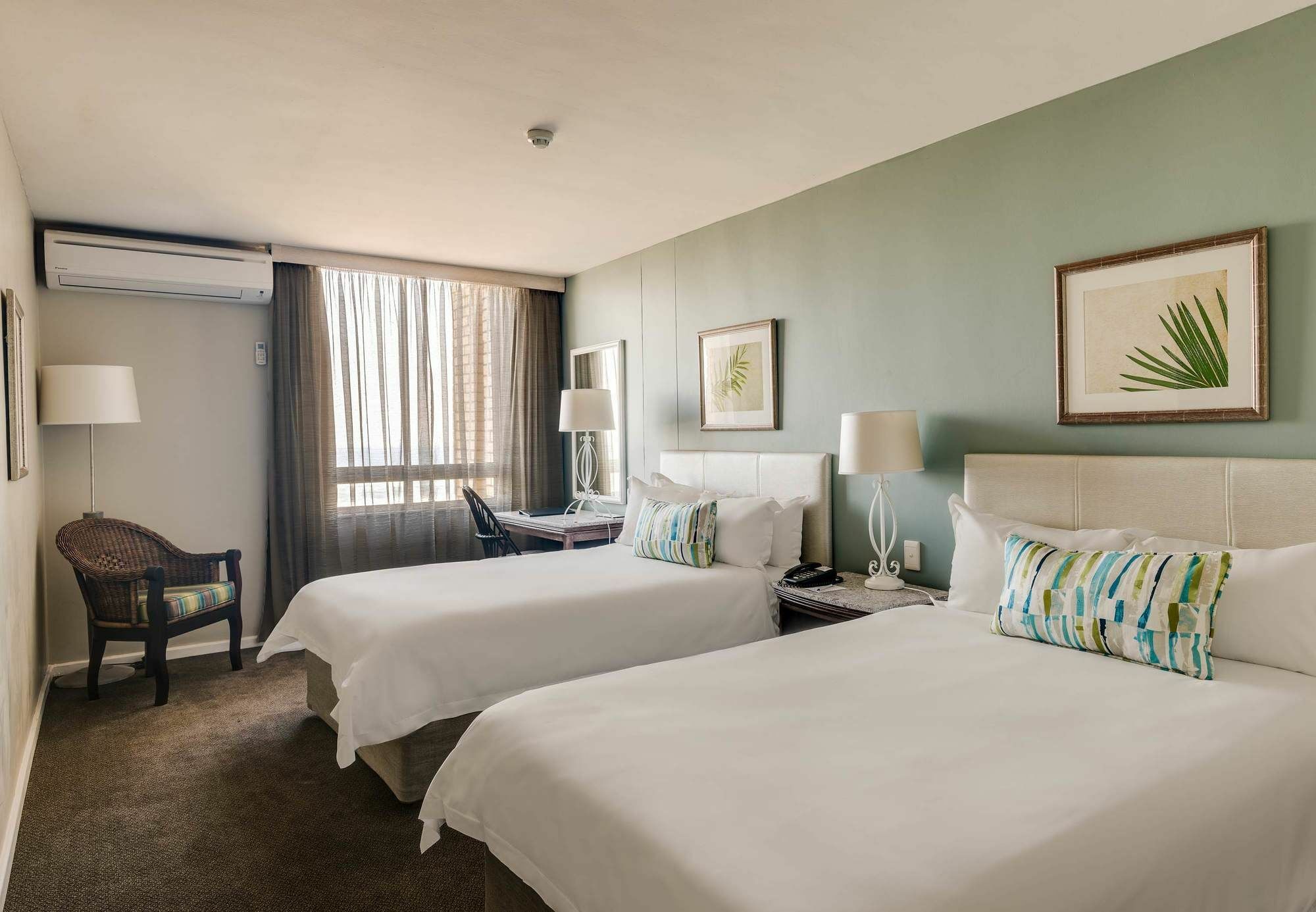 Protea Hotel By Marriott Karridene Beach Amanzimtoti Exterior foto